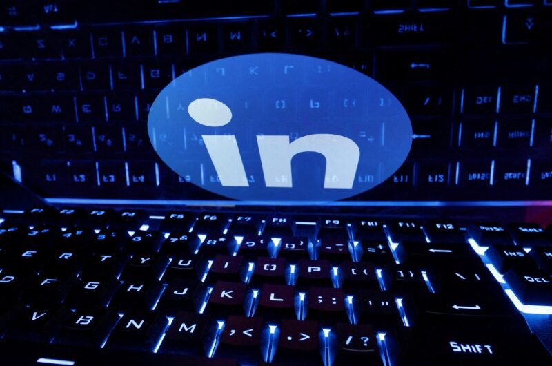 Premium subscribers get access to LinkedIn’s AI job-hunting features